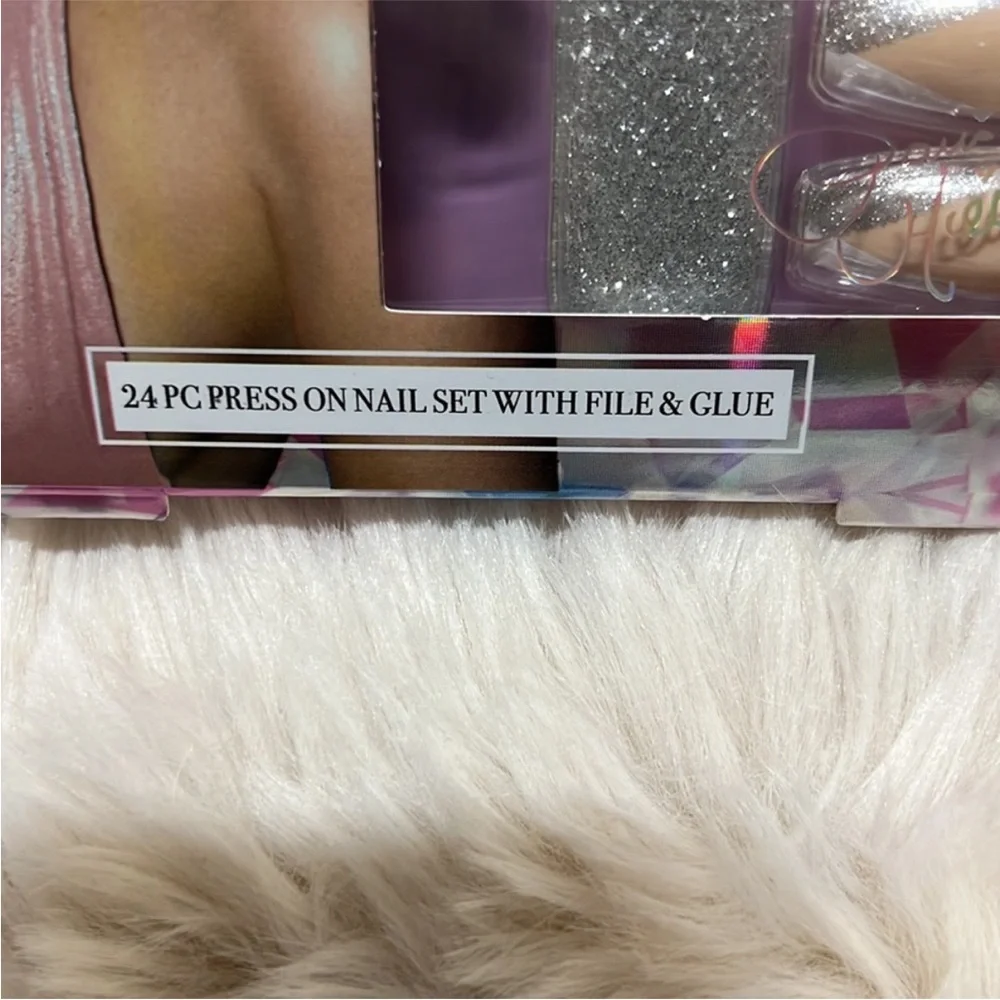 PARIS HILTON 24 Pc Press on Nail Set with File and glue French Glitter